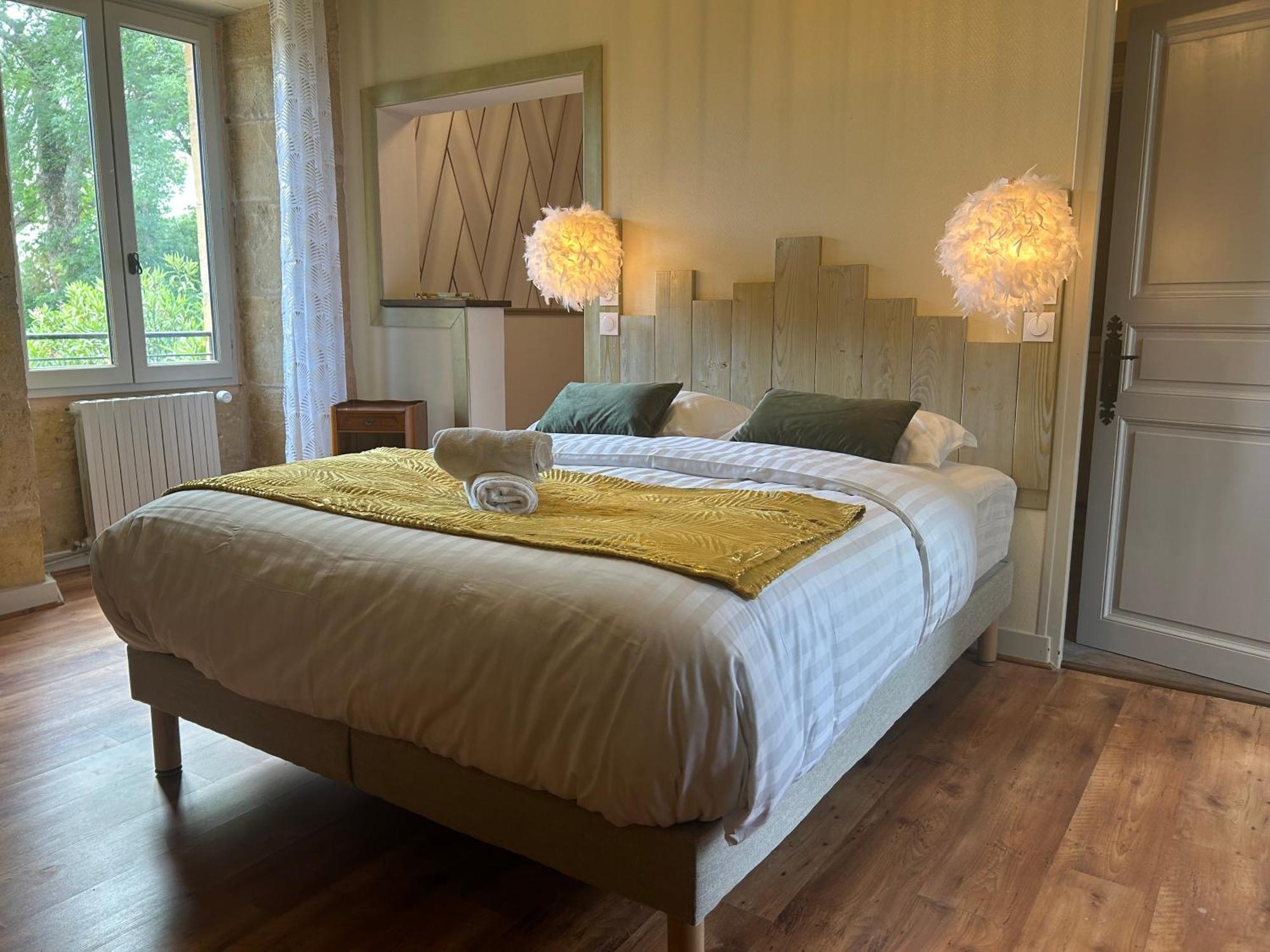 Demeure Du Vallon - Chambres D'Hotes De Charme Azerat Екстер'єр фото