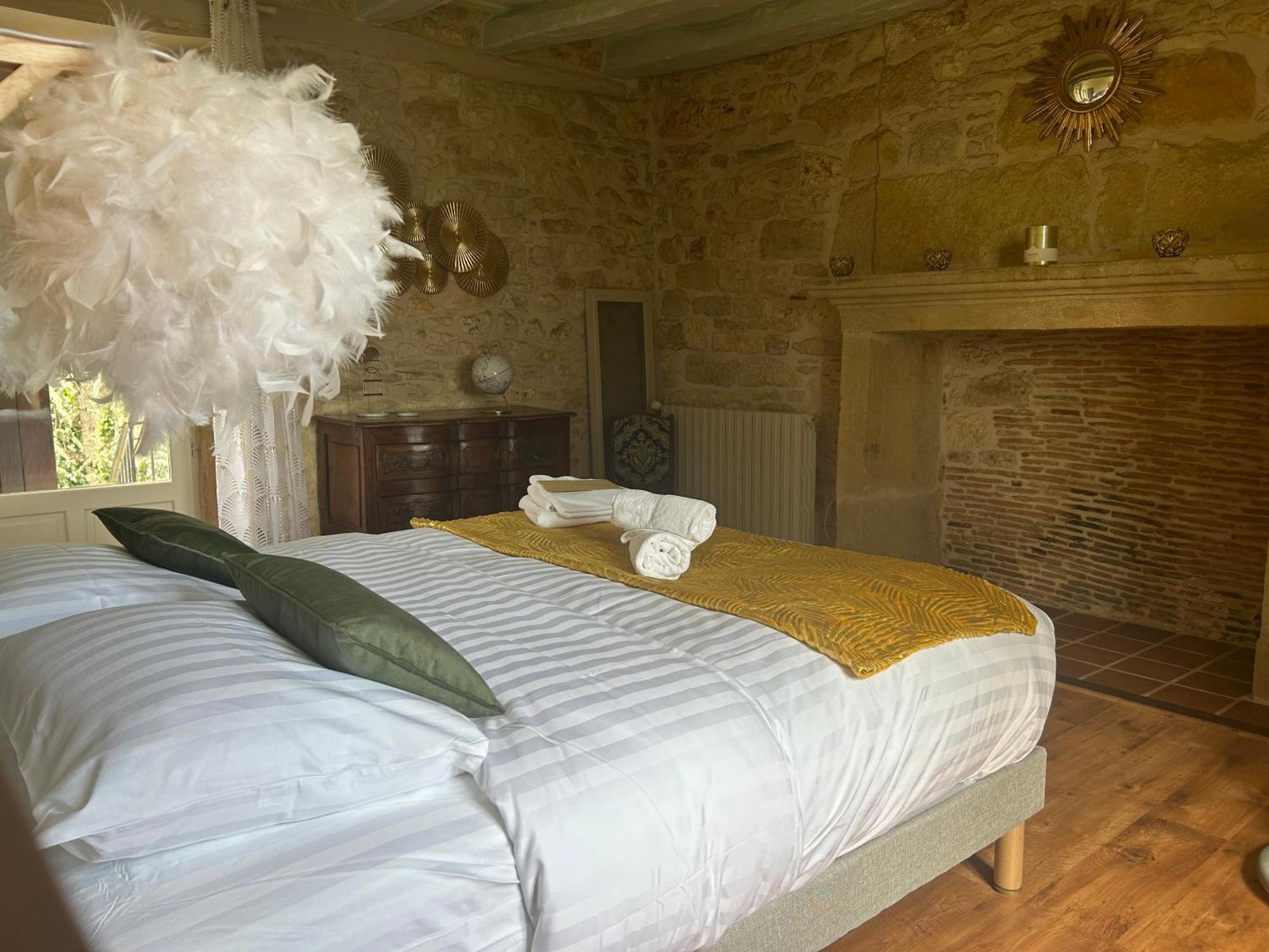 Demeure Du Vallon - Chambres D'Hotes De Charme Azerat Екстер'єр фото